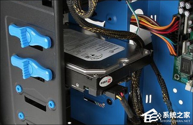 台式机怎么安装光驱?图解手工安装光盘驱动器的过程