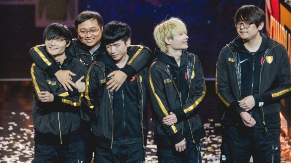 S9：历尽艰辛！FPX是如何从一支新军成为世界冠军的