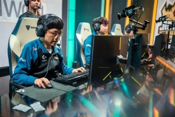 S9：金教练称选手破坏BP导致失利 上一个是TheShy