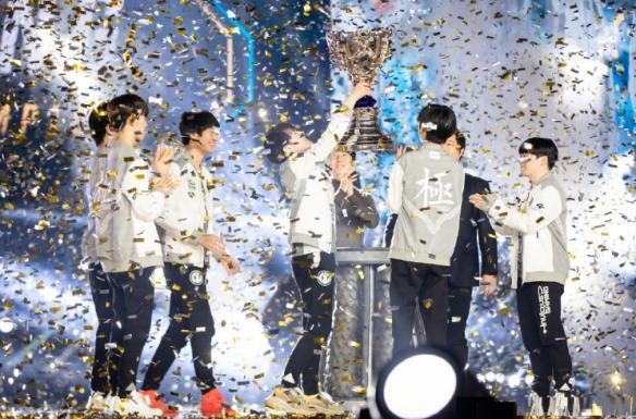 S8覆灭之后，LCK战队只用了1年就重新回到了巅峰状态