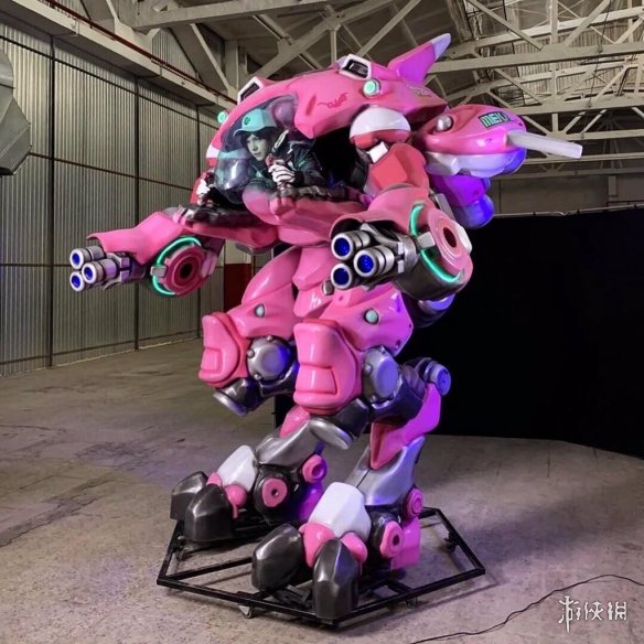 毛妹1：1机甲COS《守望先锋》D.Va 炮筒也能转起来