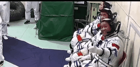 3名航天员将在空间站驻留3个月：他们在太空吃什么？