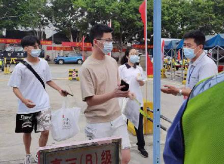 复读生欲弃考好友请假跨省陪考 神仙友情令人羡慕！