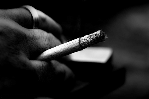 我国每年因吸烟死亡人数超百万 全面控烟刻不容缓！
