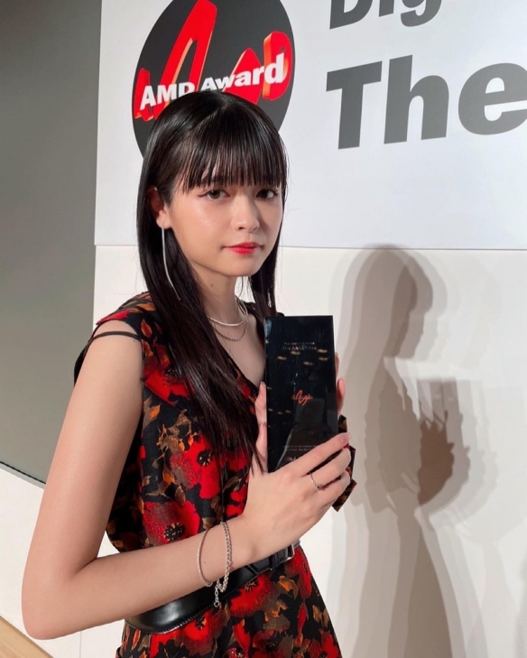 霓虹第一美少女网红“照骗”被扒？素颜照曝光粉丝群嘲