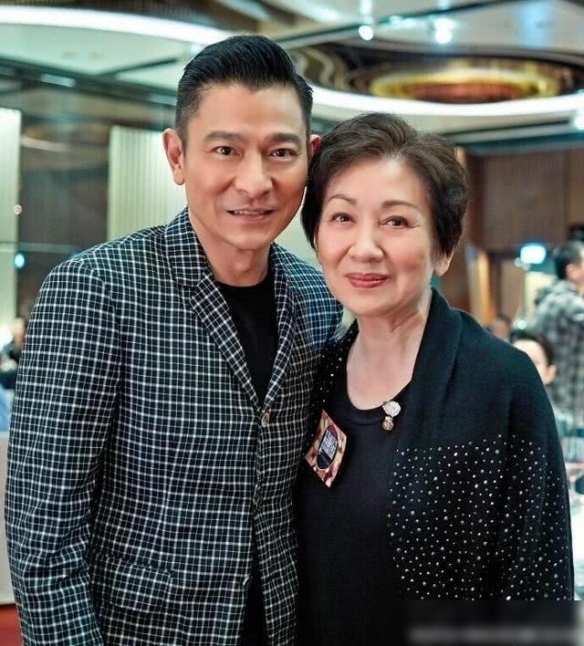 刘德华54岁老婆现身！前马来西亚小姐如今已成胖大妈