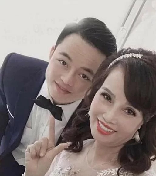 63岁中国富婆为抓住27岁小丈夫的心 15万整容成美少女!