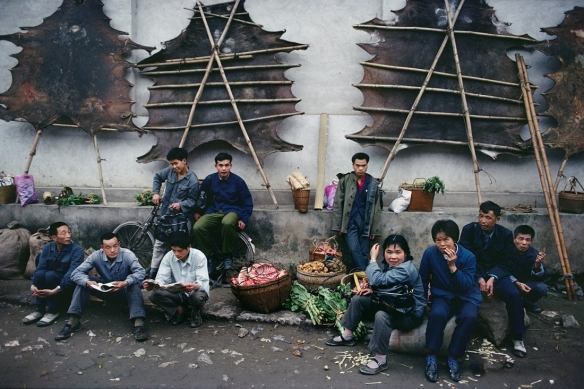 法国摄影大师：第一次使用彩色胶片拍摄1980年的中国！