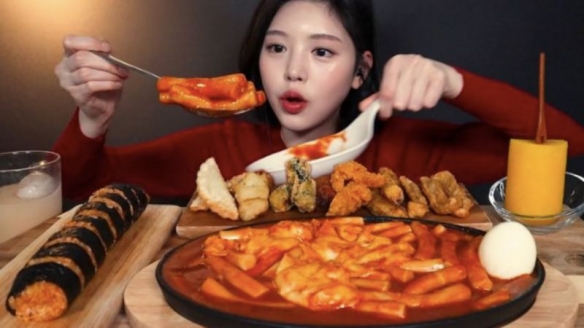 可罚10万！反食品浪费法通过：不可传播暴食视频！
