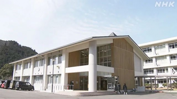 女生穿长裤男生穿裙子？日本一大学推行“校服自由”