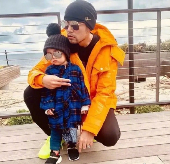 周杰伦为女儿建粉红色城堡引关注：老爷们的少女心！