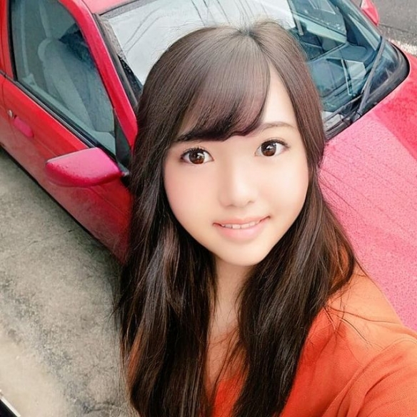 甜美ＯＬ电梯自拍惊见诡异人影！日本大叔到底想怎样！