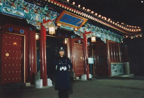 北大保安27年后成为校长！知识改变命运的北大骄子！