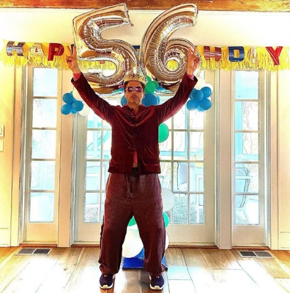 小罗伯特·唐尼昨日晒照庆56岁生日 锤哥、美队送祝福