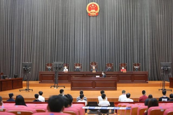 卖微信外挂的男子获刑10年：获利人民币为427940元！