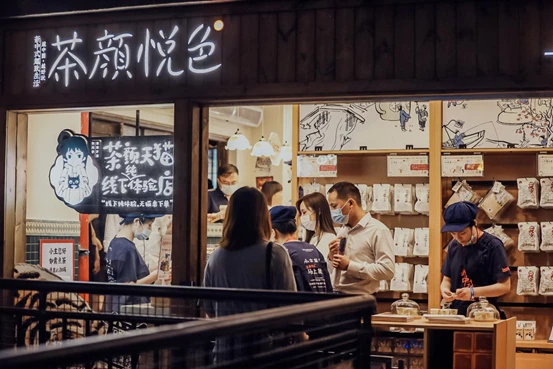 爆火！深圳茶颜悦色已排队3万号 黄牛代排队300元