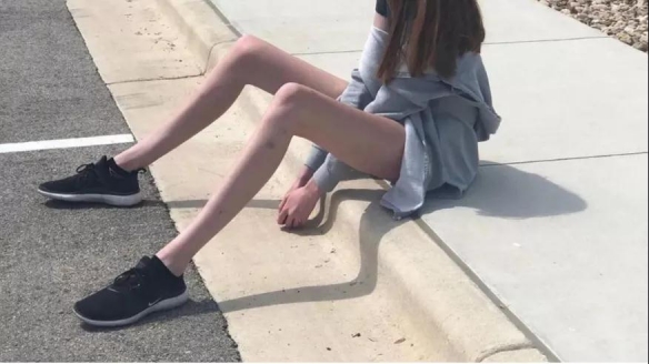 被戏称腿比赤道还长！日本美腿高中生混血模特太吸睛