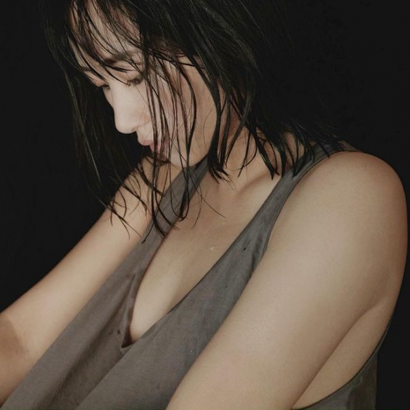 2021年炙手可热的好身材！爱秀美腿的游戏女主播川濑萌