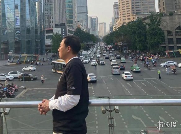 被成为网红的人们，如何与过去的自己和解？