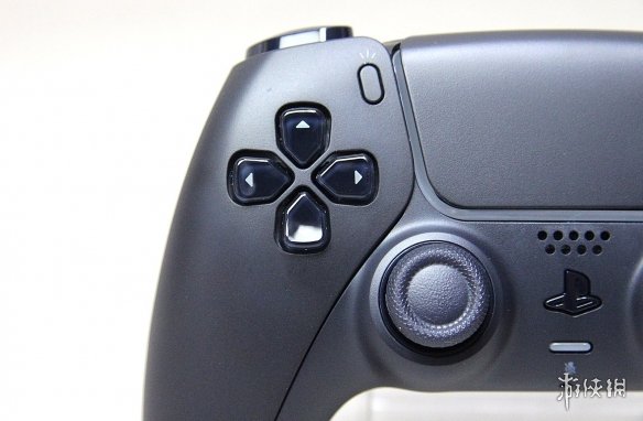 PS5手柄新色午夜黑和星辰红实物图曝光 更多细节展示