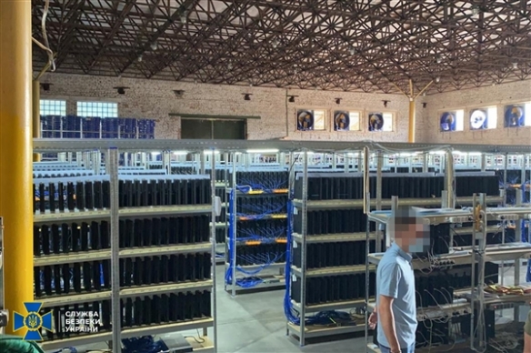 乌克兰一家大型矿场被捣毁：共查获了3800台PS4！