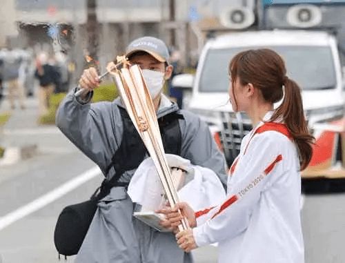丑到哭？东京奥运会志愿者服装引起日本网友强烈不满