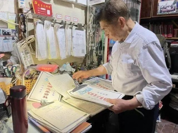 “长沙徐霞客”40万环游世界：60岁开始旅行至87岁！