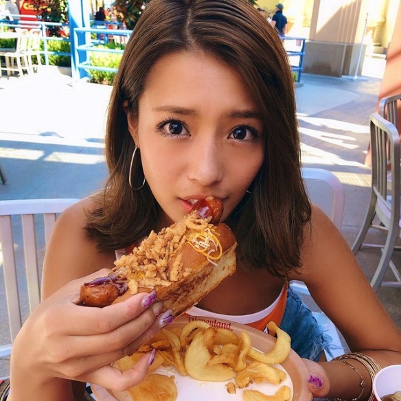 日本大G女神！姿势诱惑车灯撩人：桥本梨菜美照赏！