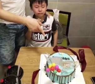 真兄弟能在需要的时候献上屁股 囧图 嗦牛子公园？