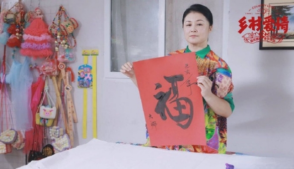 警方公布“谢大脚”于月仙车祸原因：因撞到两只骆驼