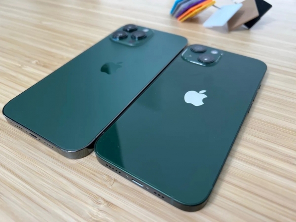实在是太绿了！iPhone 13新配色真机上手照公开