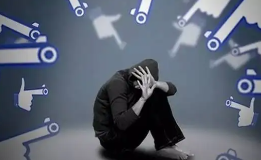 流量有底线 网上骂人要坐牢！人民日报三评网络暴力