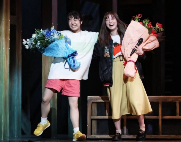 不愧表情包少女！《千与千寻》谢幕桥本环奈笑容夸张