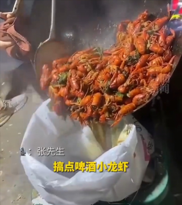 食盐错拿成洗衣粉！男子倒掉一锅20斤啤酒小龙虾