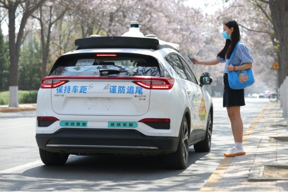 方向盘后无司机！百度获中国首批自动驾驶主驾无人许可