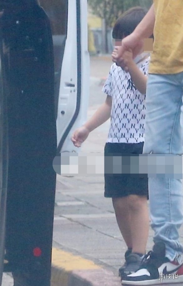 周杰伦上亿豪宅曝光！儿子坐百万豪车 全身名牌近千元