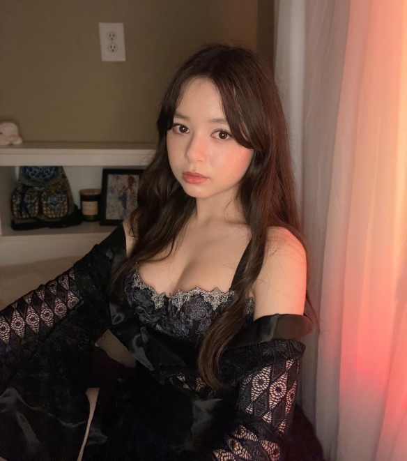 QQ弹弹超吸睛！萌萌的大眼樱花妹“Keilia”美照赏！