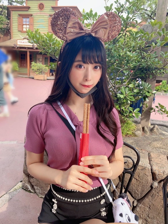 十足犯规的诱人大头灯！11区性感辣妹真岛なおみ美图
