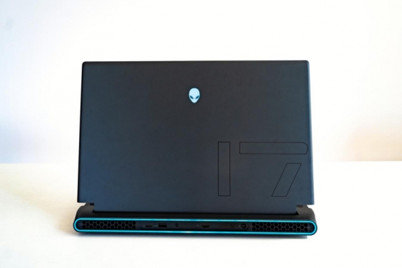 锐龙6900HX加持，生来强悍——Alienware M17 R5评测