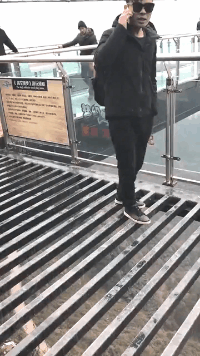 快来保健室玩好玩的！动图 阿姨:咋了？不想努力了？