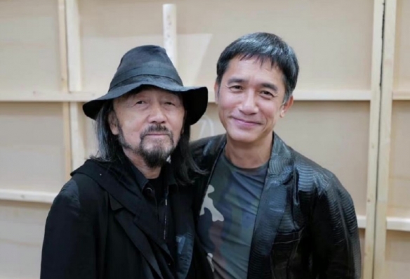 梁朝伟现身山本耀司秀场！两人面带笑容久违同框合影