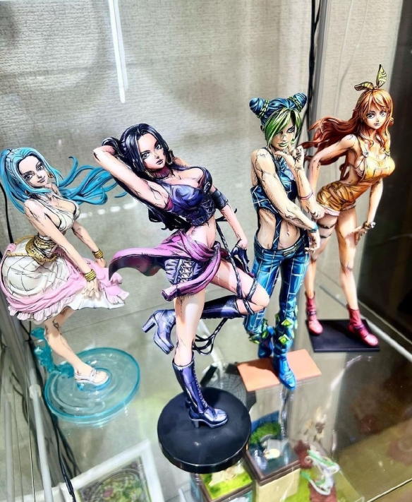 美女涂装大佬打造JOJO风《海贼王》手办 女帝太美了