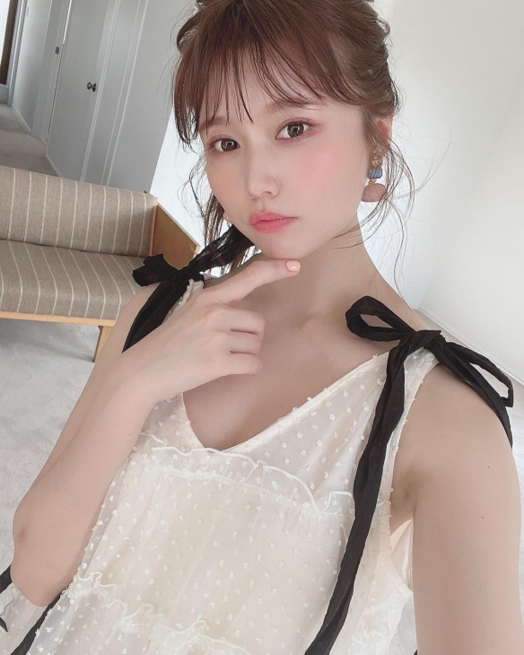 长相甜美清纯+犯规F杯！11区性感模特小日向ゆか赏