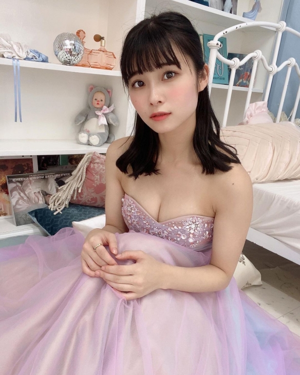 黑丝美腿F杯魅惑至极！11区F杯性感辣模三田のえ赏