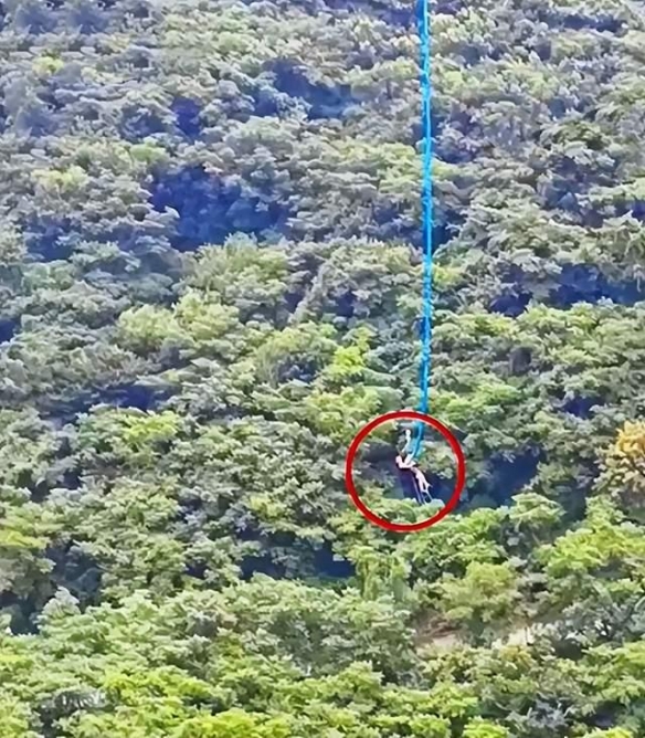 游客蹦极时遇停电被倒挂半个小时 网友：命悬一线！