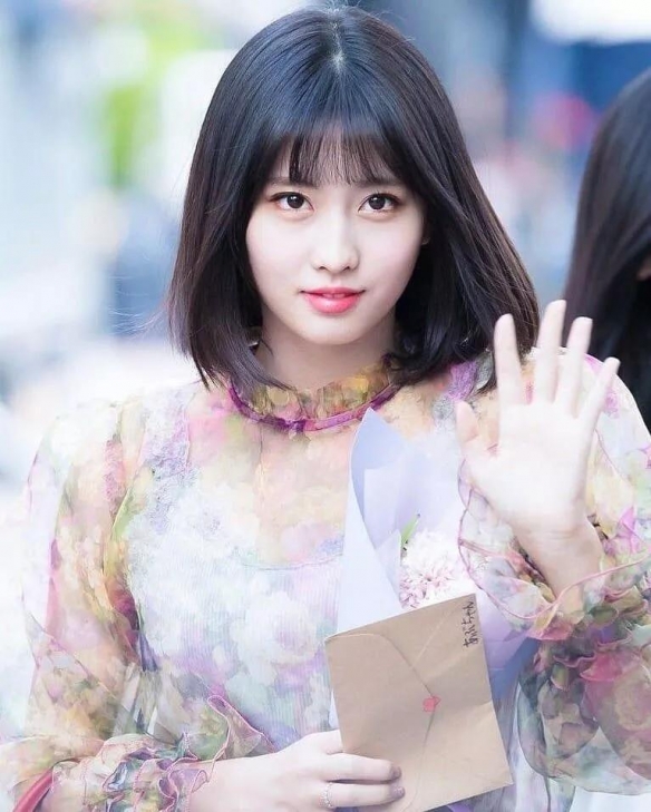 丰满上围令粉丝心动不已！平井桃晒私照大秀性感身材！