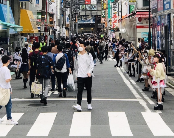 男孩子拯救二次元圣地秋叶原！伪娘咖啡厅突然火爆！