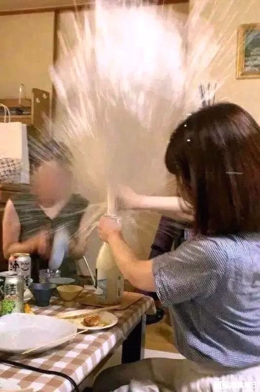 毕业季的真实写照 囧图 黑丝小姐姐在球赛现场诱惑我