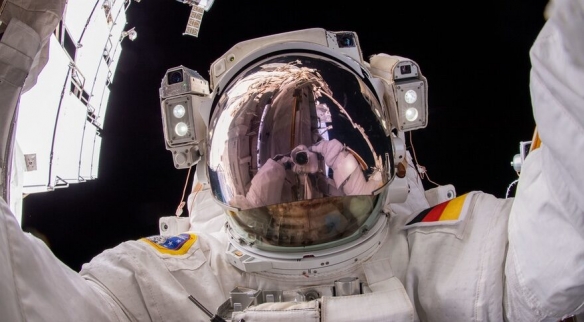 美国宇航服漏水危及宇航员生命!NASA叫停太空行走任务