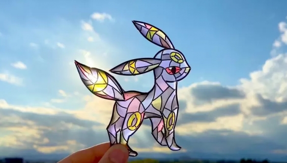 太美了！网友制作玻璃彩绘风格宝可梦！在太阳下闪耀